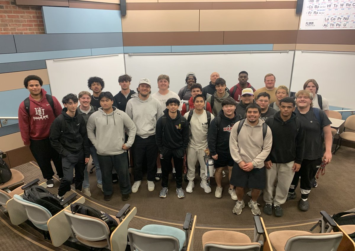 HamlineFootball's tweet photo. Thank you to former NFL player - Roseville, MN native - Jesper Horsted for stopping by campus today to discuss his journey with our team!

Not only is @JHorsted from the area - his parents met at Hamline while pursuing their master's degrees! #goHU https://t.co/FZdoZ9YVbE