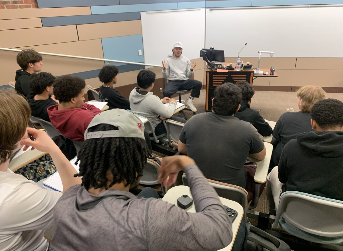 HamlineFootball's tweet photo. Thank you to former NFL player - Roseville, MN native - Jesper Horsted for stopping by campus today to discuss his journey with our team!

Not only is @JHorsted from the area - his parents met at Hamline while pursuing their master's degrees! #goHU https://t.co/FZdoZ9YVbE