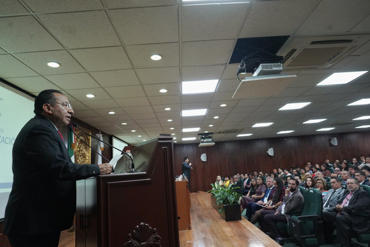 MagRafaelGuerra's tweet photo. Para seguir fortaleciendo el conocimiento, el criterio y la preparación de quienes tienen la responsabilidad de impartir justicia, hoy inauguramos el XXVI Ciclo de Conferencias de Actualización Judicial en el @PJCDMX. ⚖️👩🏻‍⚖️📖👨🏻‍⚖️ https://t.co/8y9J0uNzie