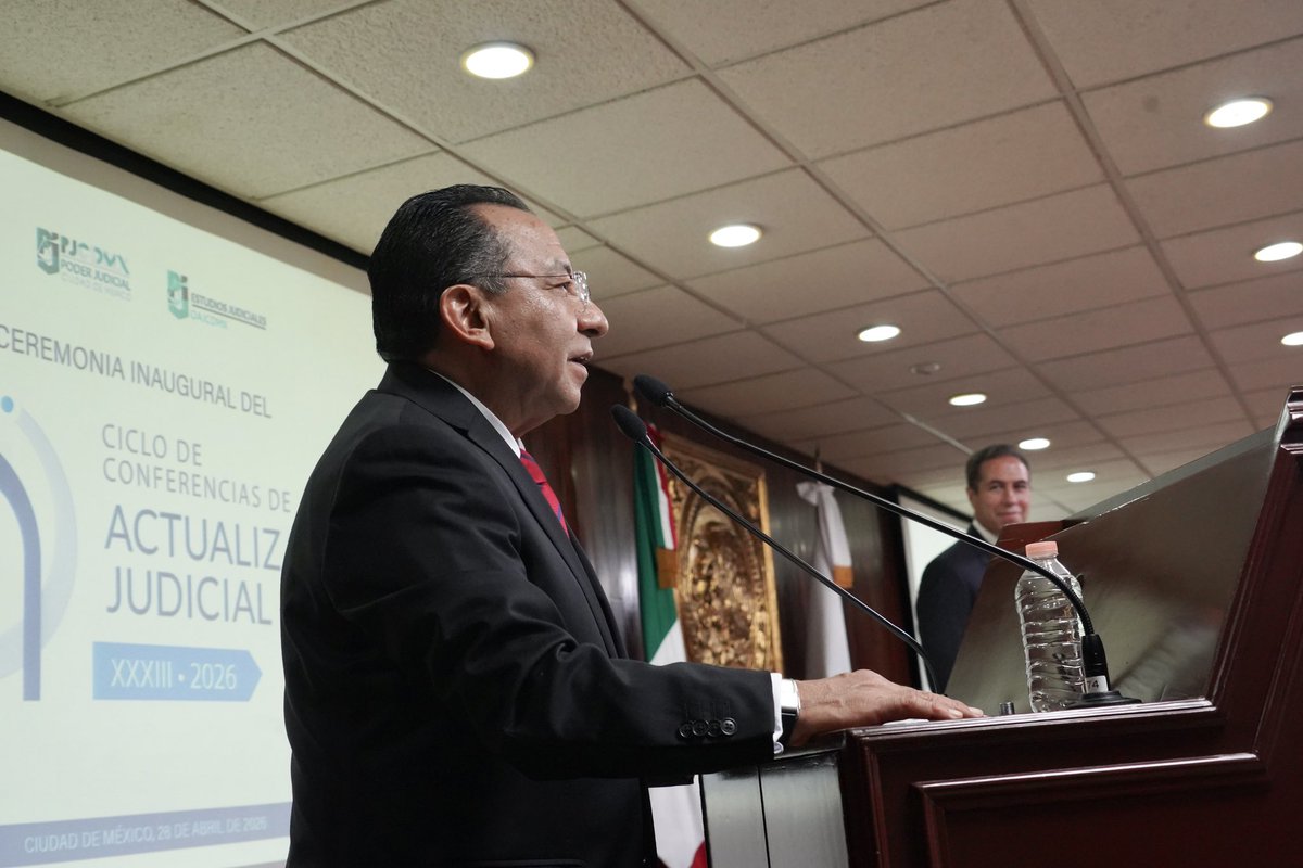 MagRafaelGuerra's tweet photo. Para seguir fortaleciendo el conocimiento, el criterio y la preparación de quienes tienen la responsabilidad de impartir justicia, hoy inauguramos el XXVI Ciclo de Conferencias de Actualización Judicial en el @PJCDMX. ⚖️👩🏻‍⚖️📖👨🏻‍⚖️ https://t.co/8y9J0uNzie