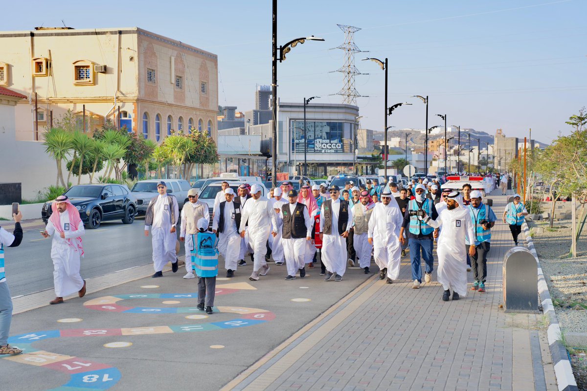 amantalbaha's tweet photo. بحضور سعادة #أمين_منطقة_الباحة د. علي بن محمد السواط شاركت #أمانة_منطقة_الباحة في فعالية “ساعة مشي” التي أقيمت برعاية صاحب السمو الملكي الأمير الدكتور #حسام_بن_سعود_بن_عبدالعزيز أمير منطقة #الباحة وشهدت مشاركة أكثر من (3000) مشارك.

وأطلق الفعالية وكيل #إمارة_منطقة_الباحة المساعد للشؤون التنموية المهندس جديع القحطاني ضمن أكبر مبادرة رياضية مجتمعية متزامنة على مستوى المنطقة بهدف تعزيز جودة الحياة ونشر ثقافة النشاط البدني وتحفيز المجتمع على تبني أنماط حياة صحية.
