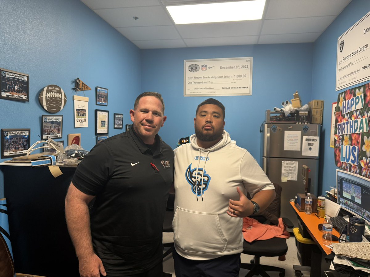 Swoll_2_'s tweet photo. Had to start this NV trip at @PAN_SloanCanyon with the man @CoachNateOishi. Coach thank you for letting me stop in and visit. @LFC_FOOTBALL #RespectTheShuffle https://t.co/DyCFJfdiIn