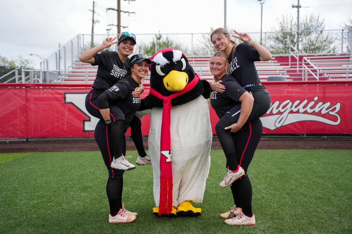 YSUSoftball's tweet image. Special visitor at practice today 🐧

#GoGuins