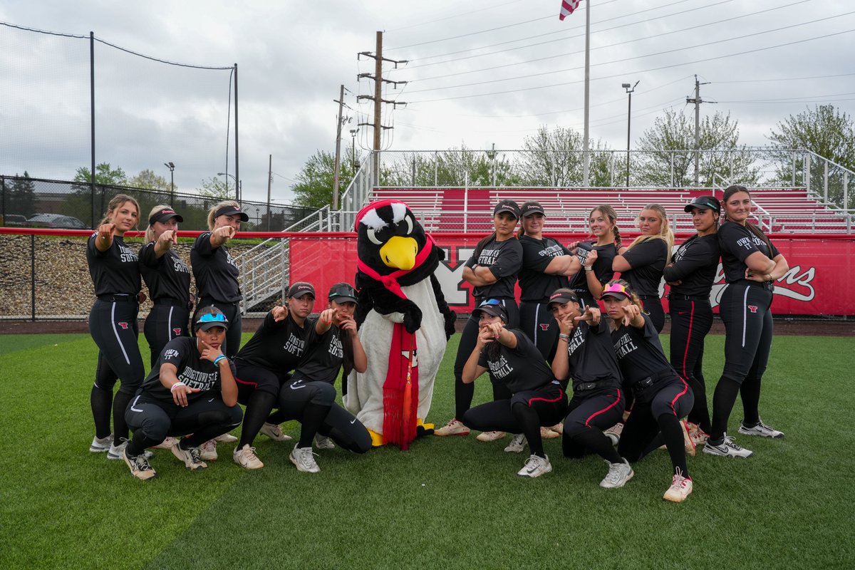 YSUSoftball's tweet image. Special visitor at practice today 🐧

#GoGuins