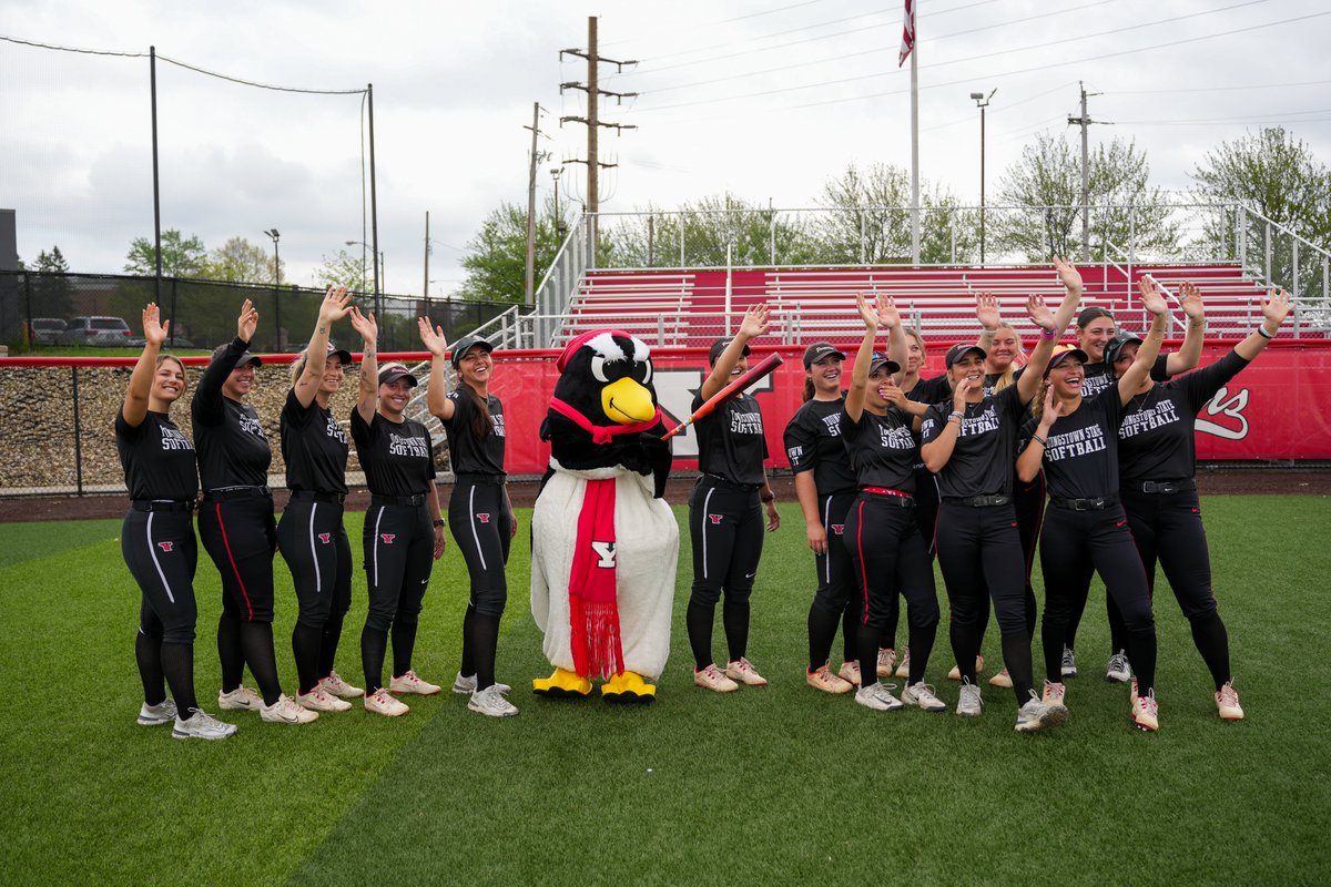 YSUSoftball's tweet image. Special visitor at practice today 🐧

#GoGuins