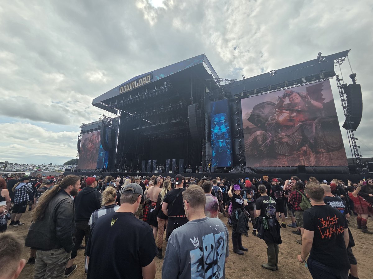 AtomicBryn's tweet image. Since 2018, @DownloadFest   has been more than just an event for me — it’s been my home away from home.

That’s why my long-term goal has always been clear: to build a career within the music industry. 

Still chasing it. Always will be.🤘

#downloadfestival #music #dreamjob
