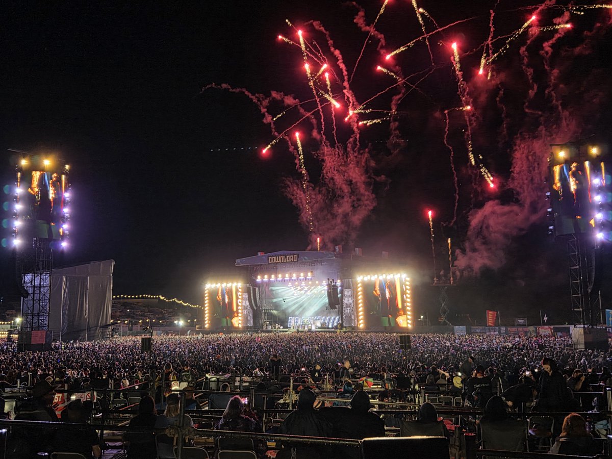 AtomicBryn's tweet image. Since 2018, @DownloadFest   has been more than just an event for me — it’s been my home away from home.

That’s why my long-term goal has always been clear: to build a career within the music industry. 

Still chasing it. Always will be.🤘

#downloadfestival #music #dreamjob