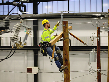 IowaUtility's tweet photo. Congrats to the class of 2026! Power a bright future by exploring internships and careers in your community.
Alliant Energy: https://t.co/NIIeYxDGue
Black Hills Energy: https://t.co/tvsGAzU8j5
ITC Holdings: https://t.co/hhwbYJZXxp
MidAmerican Energy: https://t.co/62DQNqTkaa https://t.co/f6WrMif6YY