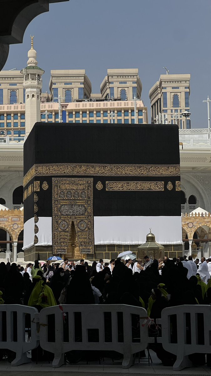 _1ilatifa's tweet photo. حاليًا تحت تأثير  : 
عندما تظن انك ذاهب بـ إرادتك لكنه من اصطفاك للقائه ..
بلغتُ هواء مكة وطفتُ سبعًا وسعيتُ سبعًا ودعوتُ حتى طابت نفسي واطمأنت طاب الفؤاد وارتوى القلب اللهم لا تجعله آخر عهدي لزيارة بيتك واكتبها عمرةً مقبولة وسعيًا مشكورًا وذنبًا مغفورا ً https://t.co/OX2VaxFuLM