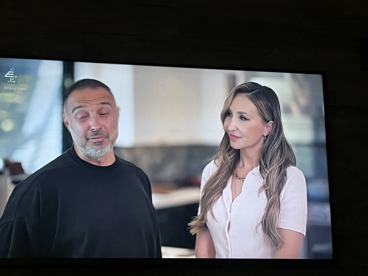 king_schmo's tweet photo. Oh good I forgot about the “me me me” twins. What a couple of awful parasites. Imagine spending a single second of your time with these two main character wannabes. EUGH. #MAFSAU https://t.co/rBlBu14rbg