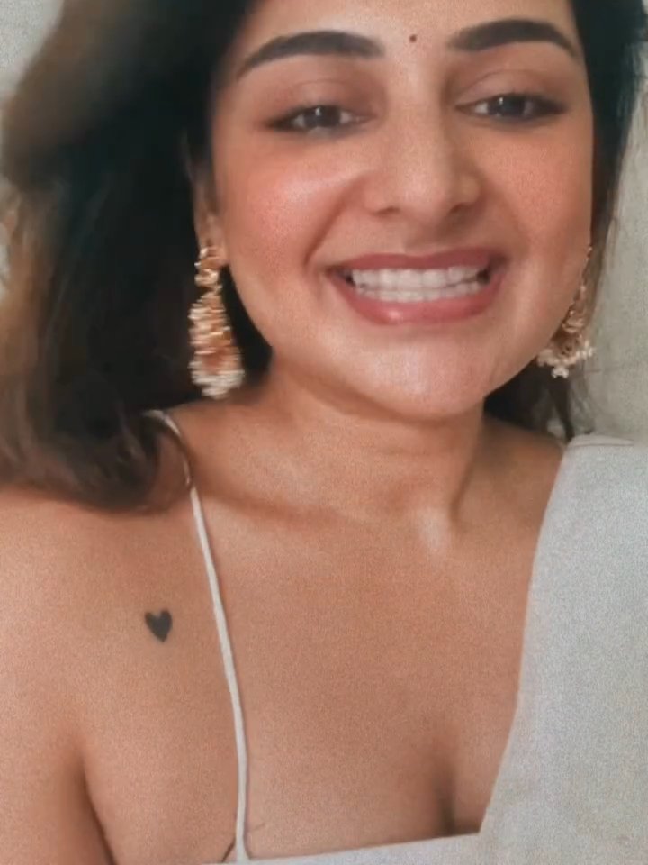 TeluguMovieMart's tweet image. It's huge ✊✊🤯🤯🤯🤯

#estheranil #esther #estheranilhot