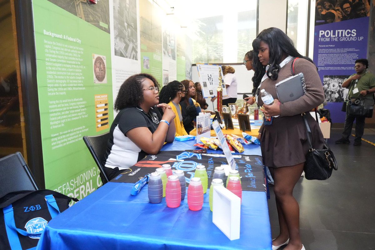 udc_edu's tweet photo. Welcome home, future Firebirds 🔥
Student orgs + departments at the University of the District of Columbia came together to welcome new and prospective students with info, smiles &amp; treats 🎓
#UDC #FutureFirebirds #WelcomeHome https://t.co/KQQCekmJ2y
