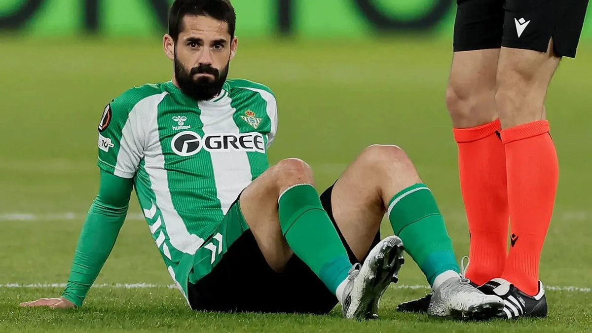 💔 Esto de Isco es desgarrador

"No me aseguran que me vaya a CURAR o que vaya a salir del todo bien. Me dijeron que no sabía si iba a volver a jugar. Ahora estoy jugando y entrenando con medicación. He acabado con un ciclo de corticoides y ahora suelo jugar con algún analgésico"