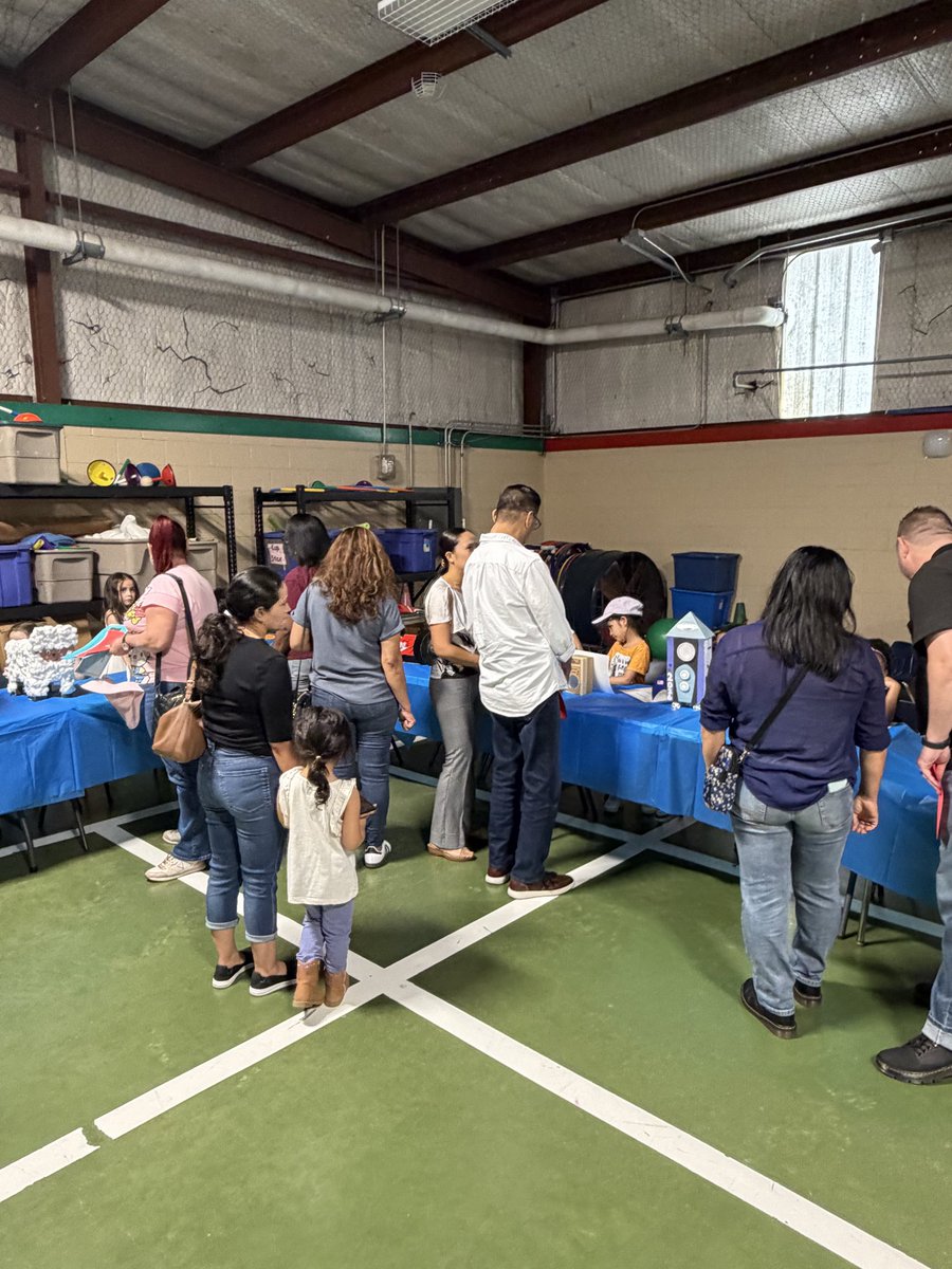 bksanchez7's tweet photo. GT Expo was a success! 🌟
Our GT students showed creativity, confidence, and hard work in every project. So proud of them 👏💡@AldineGATEway @Counseling_AISD @Magrill_AISD 

#GTExpo #GTStudents #Proud https://t.co/9Ci4keDZj9