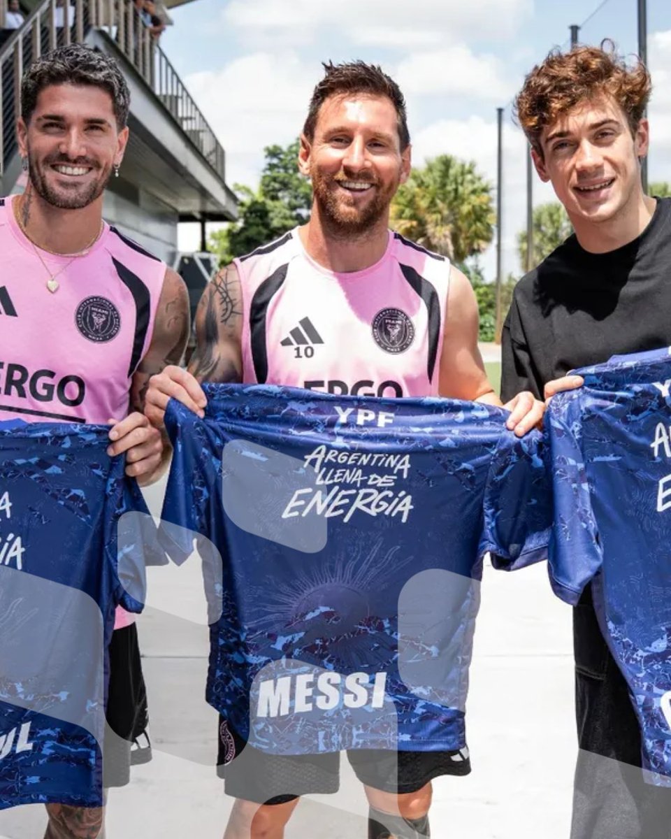 #F1 | 🤩 SE DIO EL ENCUENTRO

🇦🇷 En la previa del Gran Premio de Miami, <a href="/FranColapinto/">Franco Colapinto</a> finalmente conoció a Lionel Messi y Rodrigo De Paul luego del entrenamiento del Inter Miami.

👆 El piloto pilarense se encontró con el ídolo luego de lo que fue la exhibición en Buenos Aires.
