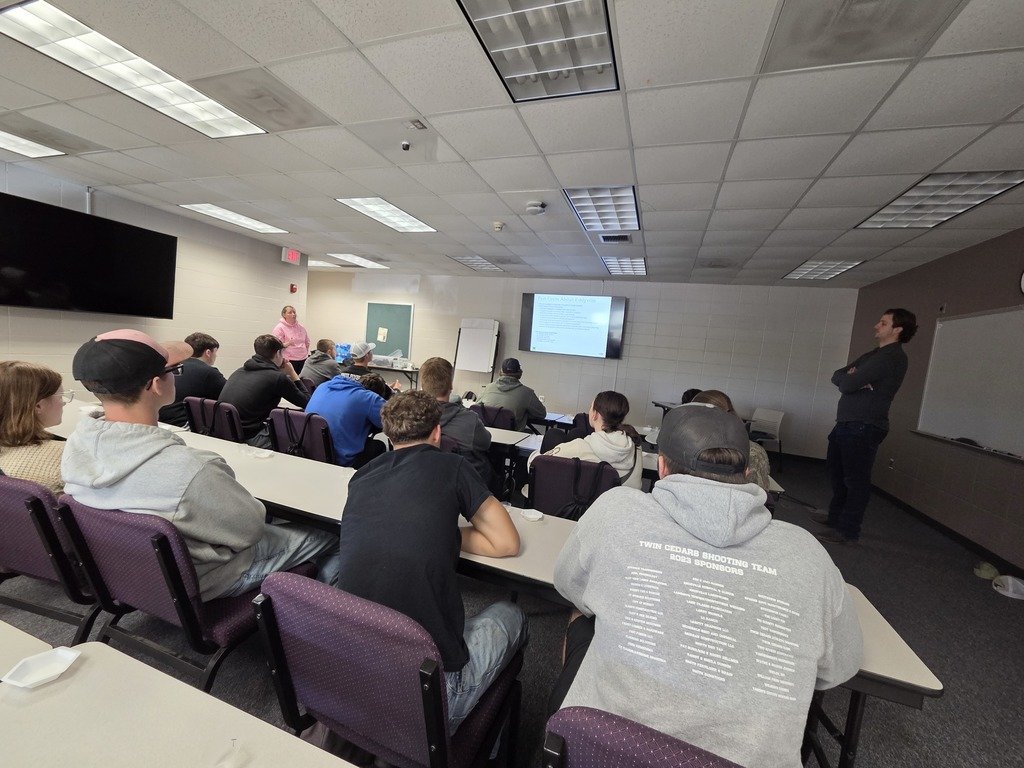 CsdDallas's tweet photo. A group of 10-12 grade students had the opportunity to tour Cargill facilities in Eddyville. 
It was a great tour and they learned a lot about the citric acid production process. https://t.co/msTyngz1wr