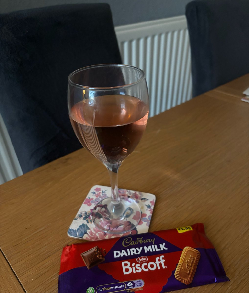 proudcharlotte1's tweet image. Decided to have a complete rest/chilled night off with treats (very rare for me!) One more day to go and then I’m off for a whole 7 days. Little solo trip to Italy to look forward to at the weekend with some parkrun tourism (Milan!) ☺️🫶🏻 #selfcare #positivity #loveparkrun