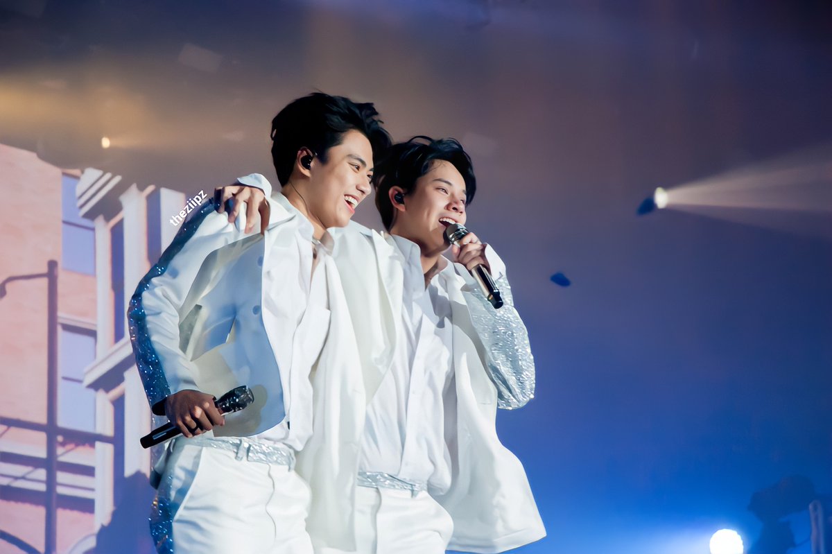 ONL_1485's tweet image. 💚❤🧡💙
#โอมนนน #OhmNanon #ohmpawat #mynameisnanon