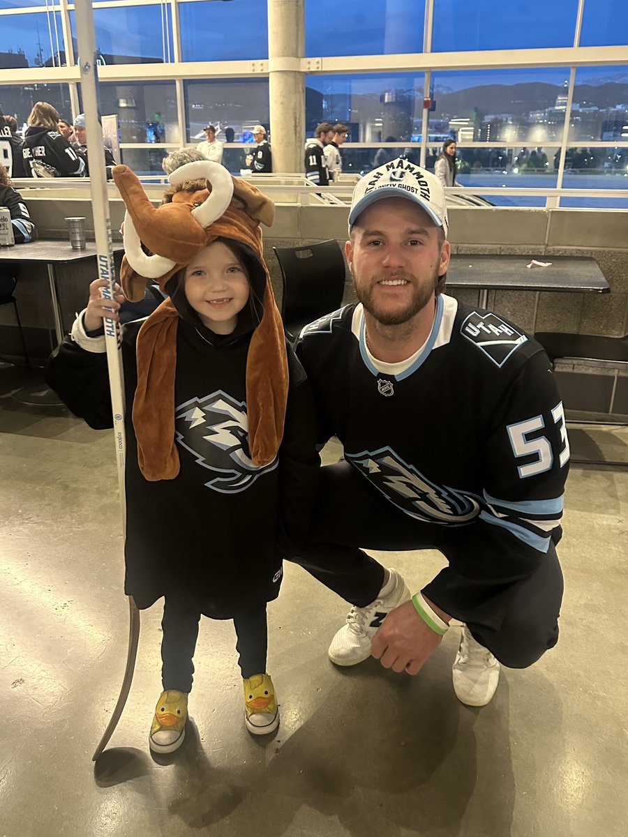 PLLArchers's tweet photo. .@bdobson_45 in the building for some playoff hockey last night 🦣👀

Gave away a stick &amp; tickets to our Opening Weekend on May 8th &amp; 9th 🤝 https://t.co/IkVYWQCjOq