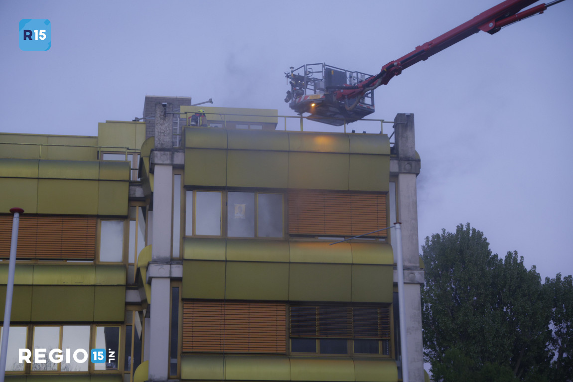 Grote brand in voormalig kantoorgebouw aan het Bredewater in Zoetermeer