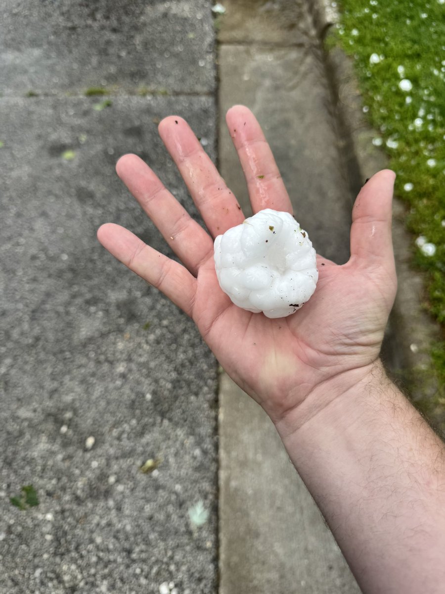 ByParkerPadgett's tweet image. Springfield, Missouri was the center for a massive hail storm this morning. #weather #missouri #wx