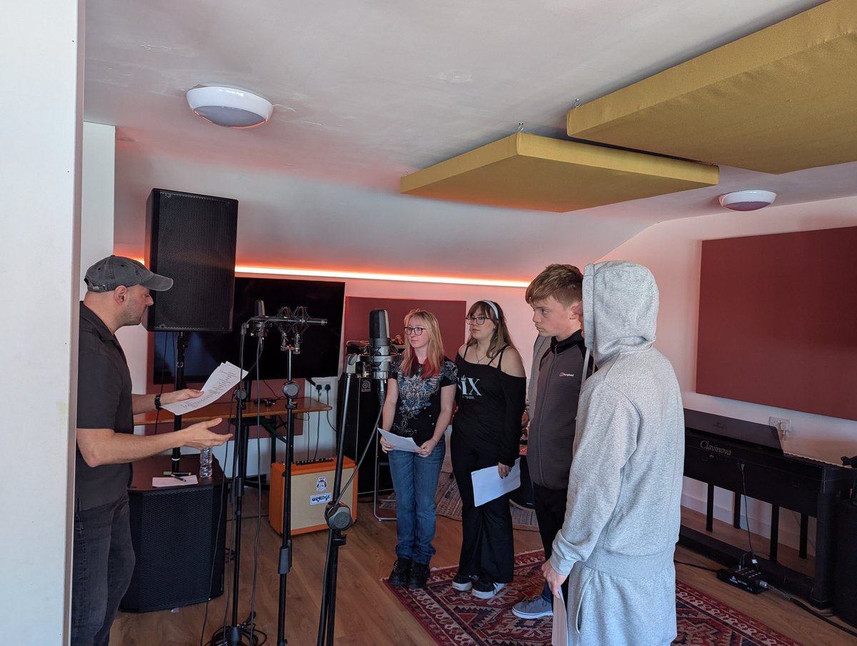 aaamindset's tweet image. We had some young people in the @spring_tank_studios recording for one of our projects. It was a great experience and they all did brilliantly. Stay tuned 😜
#knifecrimeawareness #education #recording #prevention