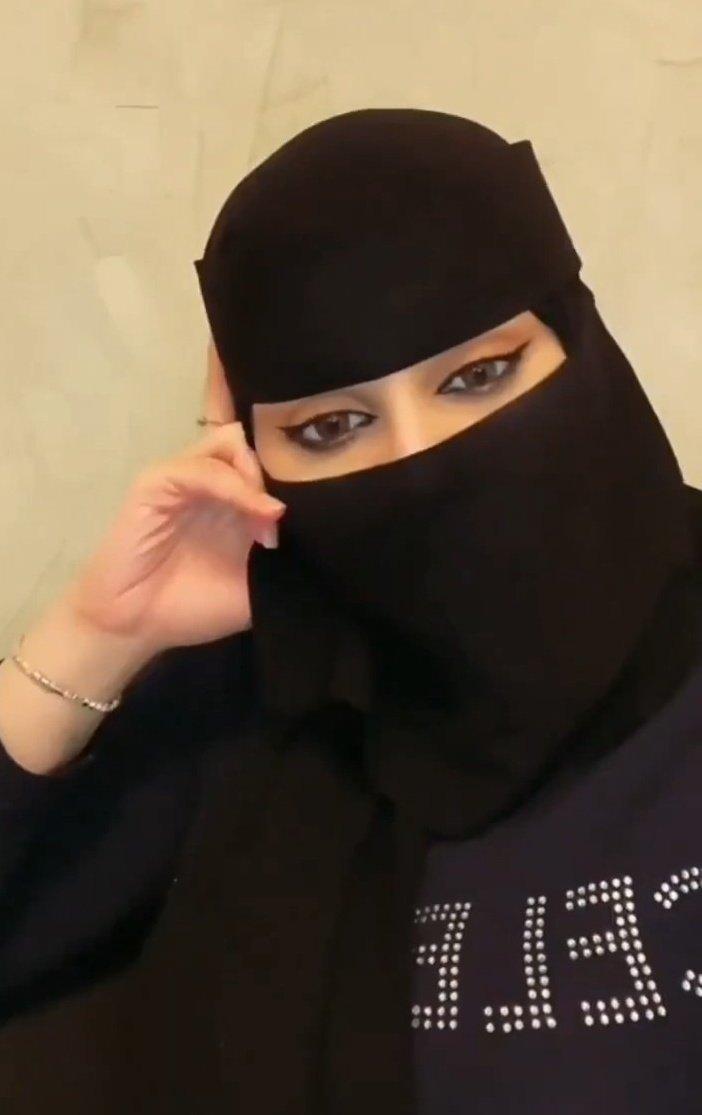 smyrt89449's tweet photo. الحين لو بغيت أحب وين اقدم
 أوراقي ؟🌹 https://t.co/fwjWnaVBeB
