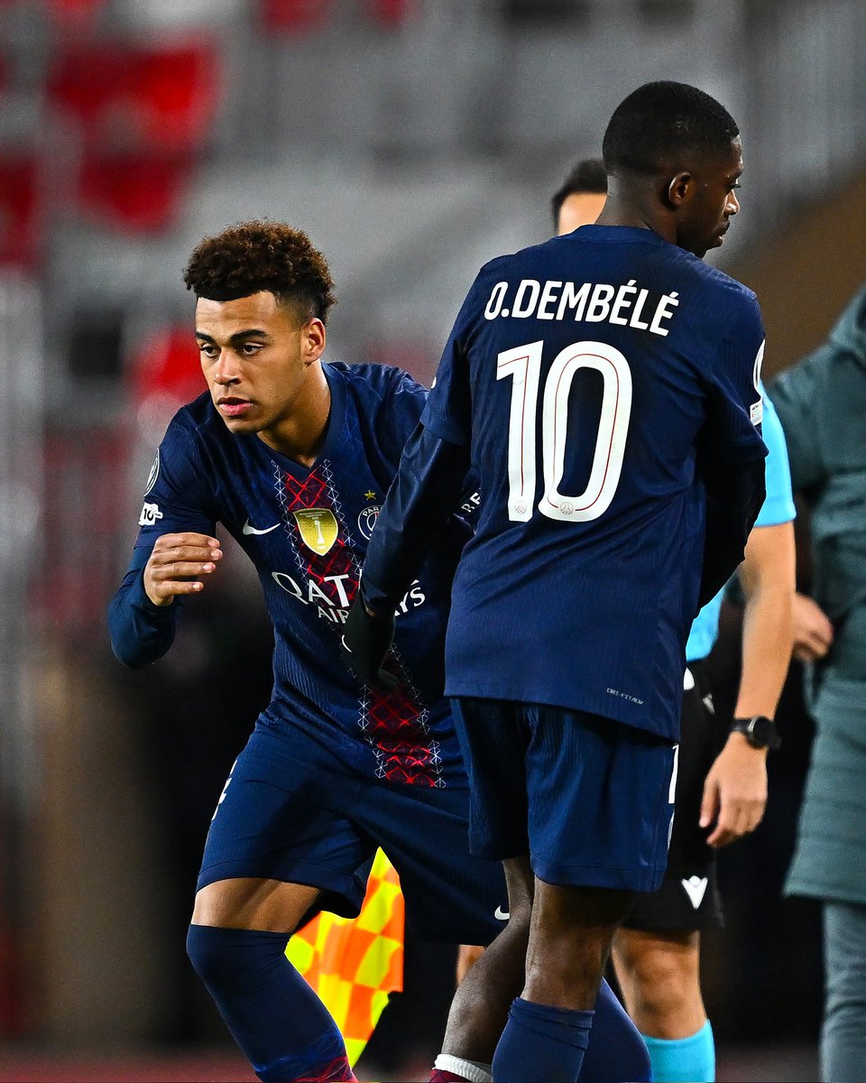 Estamos assistindo os 2 melhores ataques do futebol mundial e o jogo não poderia ser diferente

O entrosamento de Kvaratskhelia, Dembelé e Doué é bizarro, as movimentações de Dembelé e Doué de vir para dentro atacar espaços abrem espaços para Kvaratskhelia que é um trator no 1x1,
