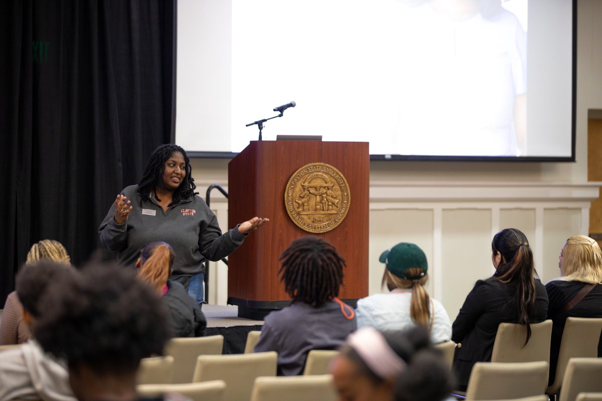 ClaytonState's tweet image. Clayton State University recently welcomed first-generation students from elementary, middle, and high schools across Clayton County for an all-day interactive campus experience. 🧡💙

Read more about it here: clayton.edu/news/first-gen…

#ClaytonState #FirstGen #StudentSuccess