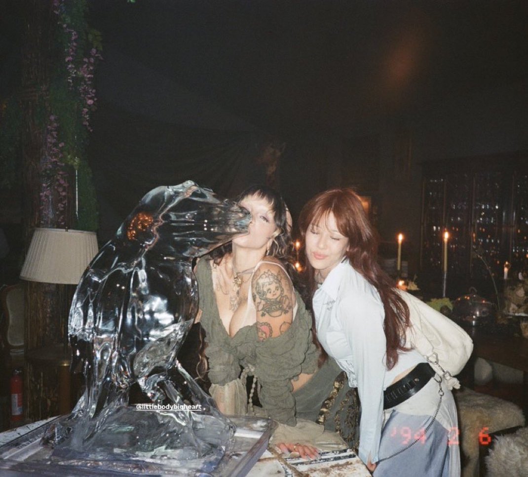 Melanie Martinez stuns kissing her Toady ice sculpture