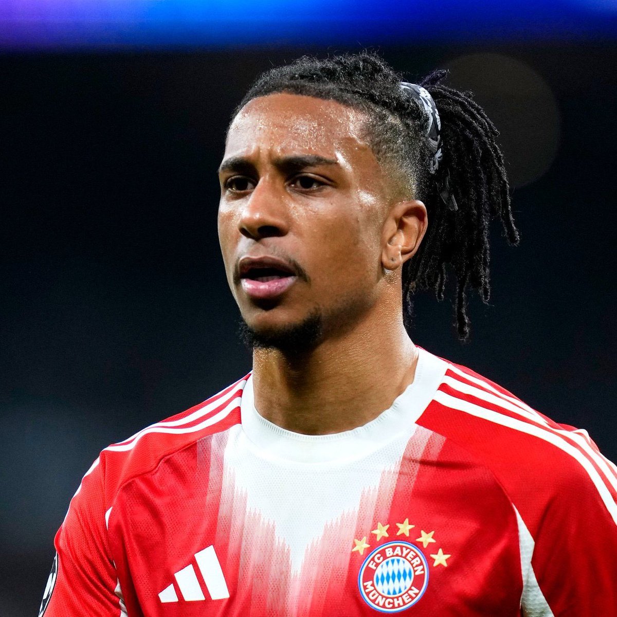 Michael Olise é o primeiro jogador das cinco grandes ligas europeias a ter uma temporada de pelo menos 20 GOLS e 25 ASSISTÊNCIAS desde o Lionel Messi, em 2019/20 (31 Gols e 25 Assistências). 

Melhor da temporada? 🤔🇫🇷