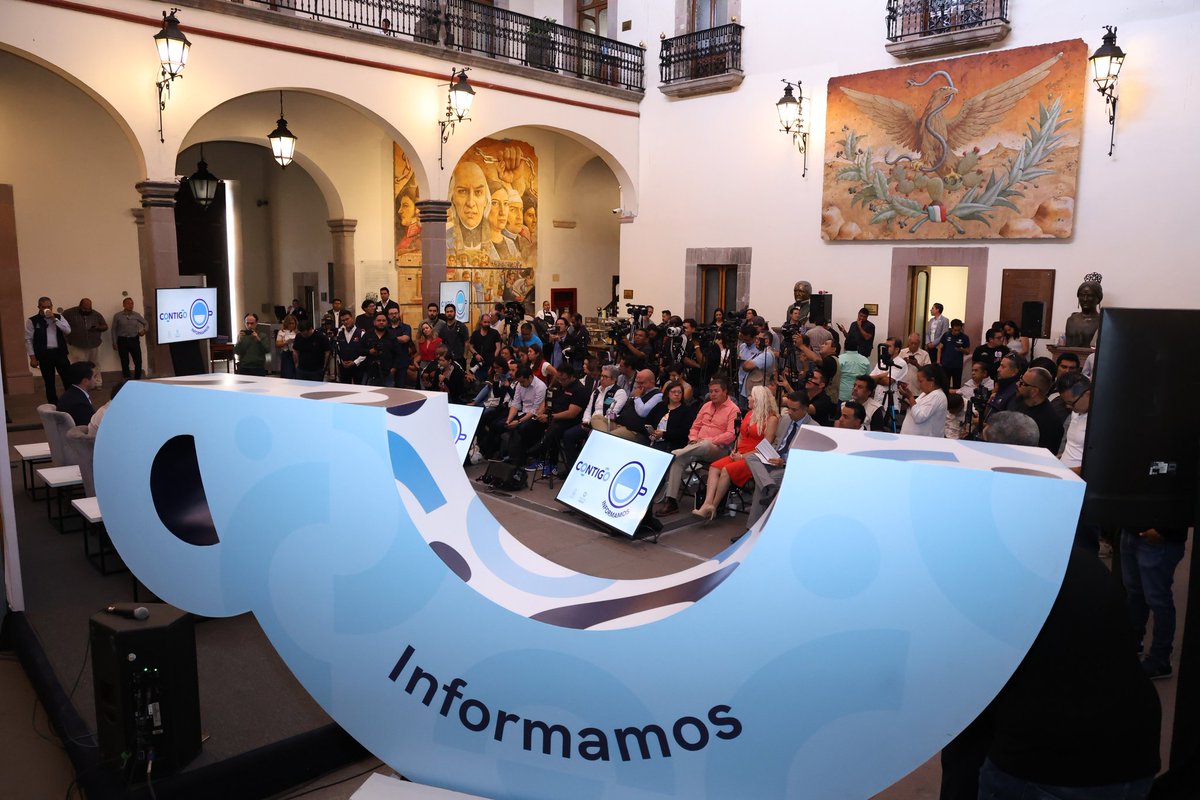 SEGOB_Queretaro's tweet photo. El secretario de Gobierno, @Eric_gudino acompañó en rueda de prensa #ContigoInformamos al gobernador @makugo, al secretario de Desarrollo Sustentable, @mdelprete y al presidente municipal de Querétaro, @FeliFerMacias.                                                                                                               En este espacio, se dieron a conocer los proyectos e inversiones que se concretaron durante la gira por Alemania.  Más de 7 mil millones de pesos en inversión y la generación de mil 800 empleos.                                                                                                                                                              De esta manera, #Querétaro sigue avanzando y consolidándose como referente en inversión

#AquíContigo