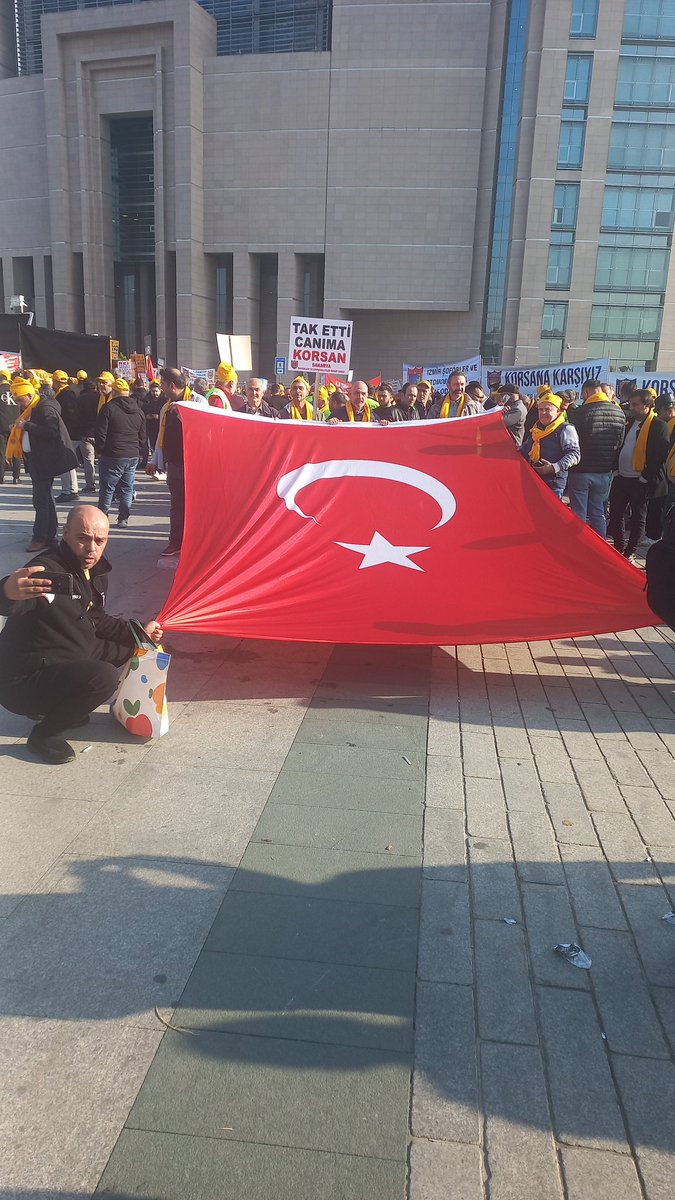 AERTAN13's tweet photo. Millet aç aç, borç boyu geçti #AcilYapılandırma zamanı gelmedi mi? https://t.co/s9PkcdFe0J