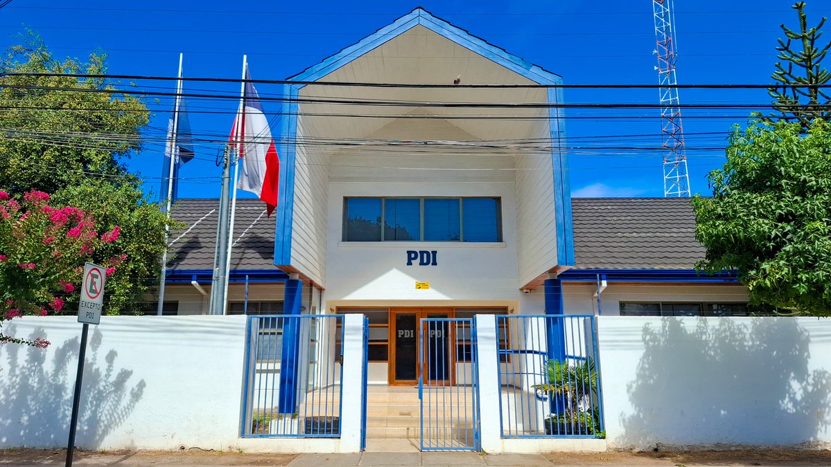 PDI_Ohiggins's tweet image. En la comuna de #SanFernando se encuentra el Complejo Policial donde puedes acercarte si fuiste víctima de algún delito.
📍Estamos ubicados en calle Olegario Lazo N° 496 San Fernando.
