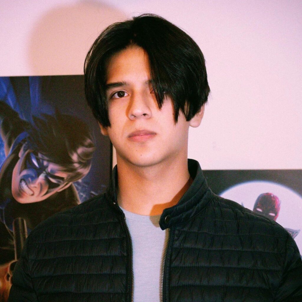 Es irónico como JWulen siendo fan de berserk se comporta más como Griffith, dispuesto a pisotear a sus compañeros y renunciar a toda moralidad y empatía por su ambición.

Mientras que YoSoyAlfa es como Guts, luchando por sus compañeros youtubers que fueron plagiados.