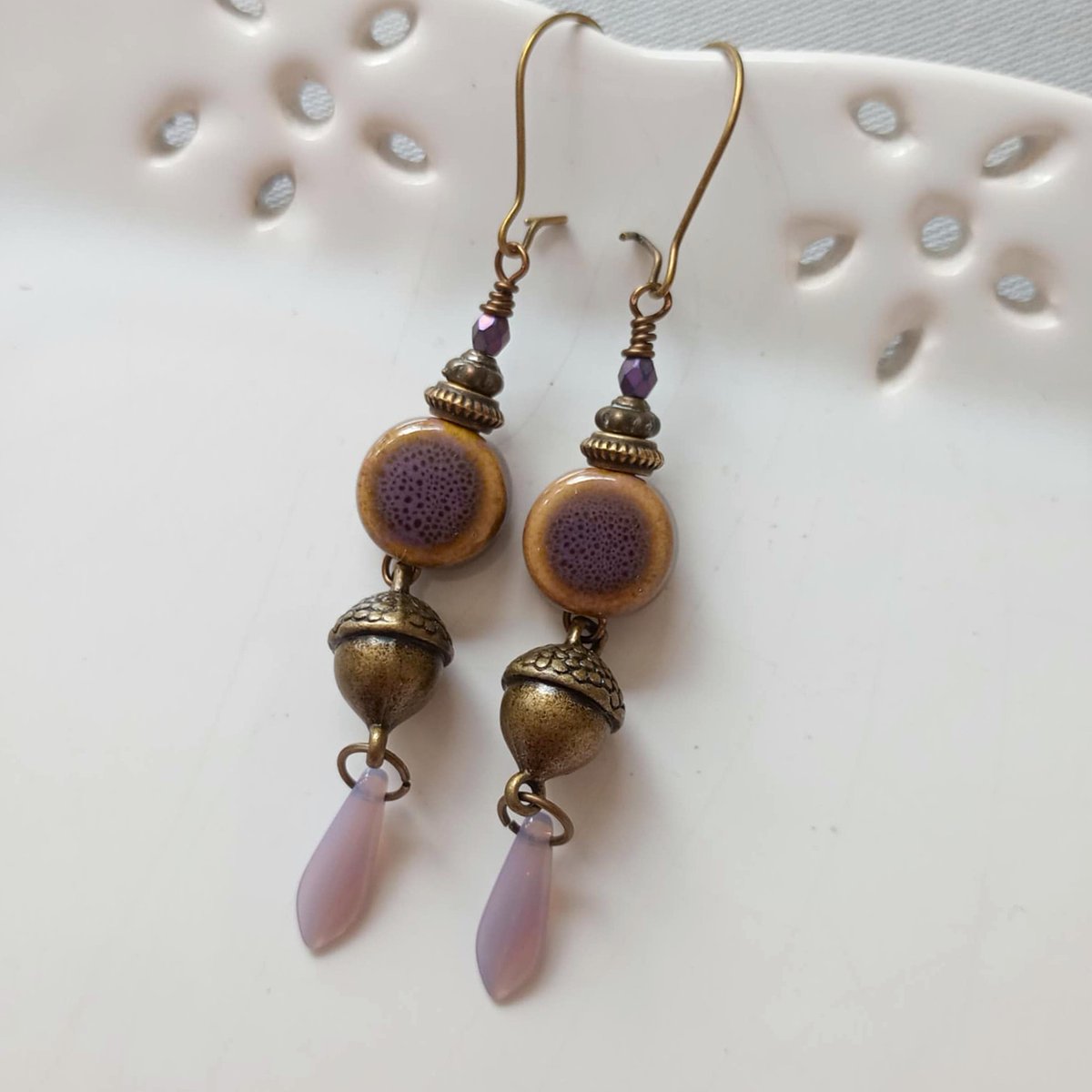 LovesVintage43's tweet image. BUY ANY 2 ITEMS IN STORE, SAVE 10%🧡 
Long Czech Glass, Ceramic &amp;amp; Metal Bead Earrings with Acorn Detail, in Purple &amp;amp; Antique Bronze with Kidney Hooks, Also in Clip Ons  🧡  
#Etsy #shopindie #shopsmall #UKMakers #earrings #smallbiz #HandmadeHappiness  lovesvintage43.etsy.com/listing/434688…