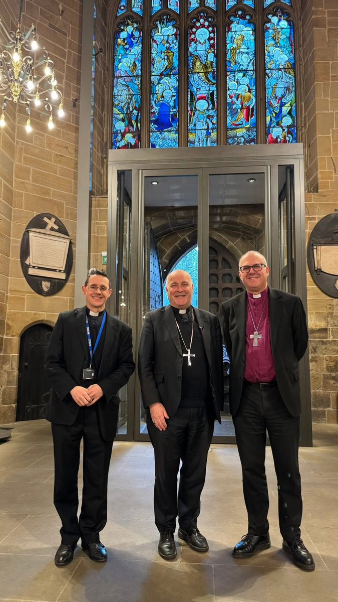 Wakefield Cathedral tweet media