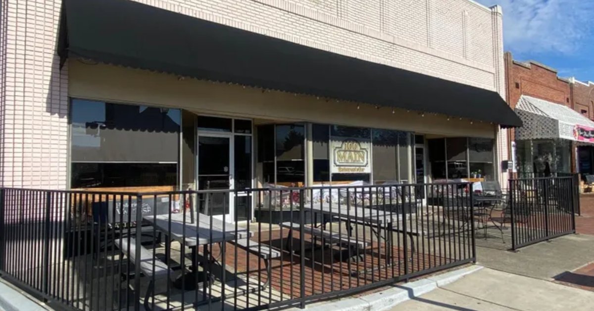 ThePaperMedia's tweet image. The building that housed Valdese’s 100 Main Restaurant &amp;amp; Bar — named for its location at 100 Main St. E — is officially on the market for $450,000.

monkeylink.co/f473b1 

#ValdeseNC #LocalNews #LocalBusiness #RealEstate