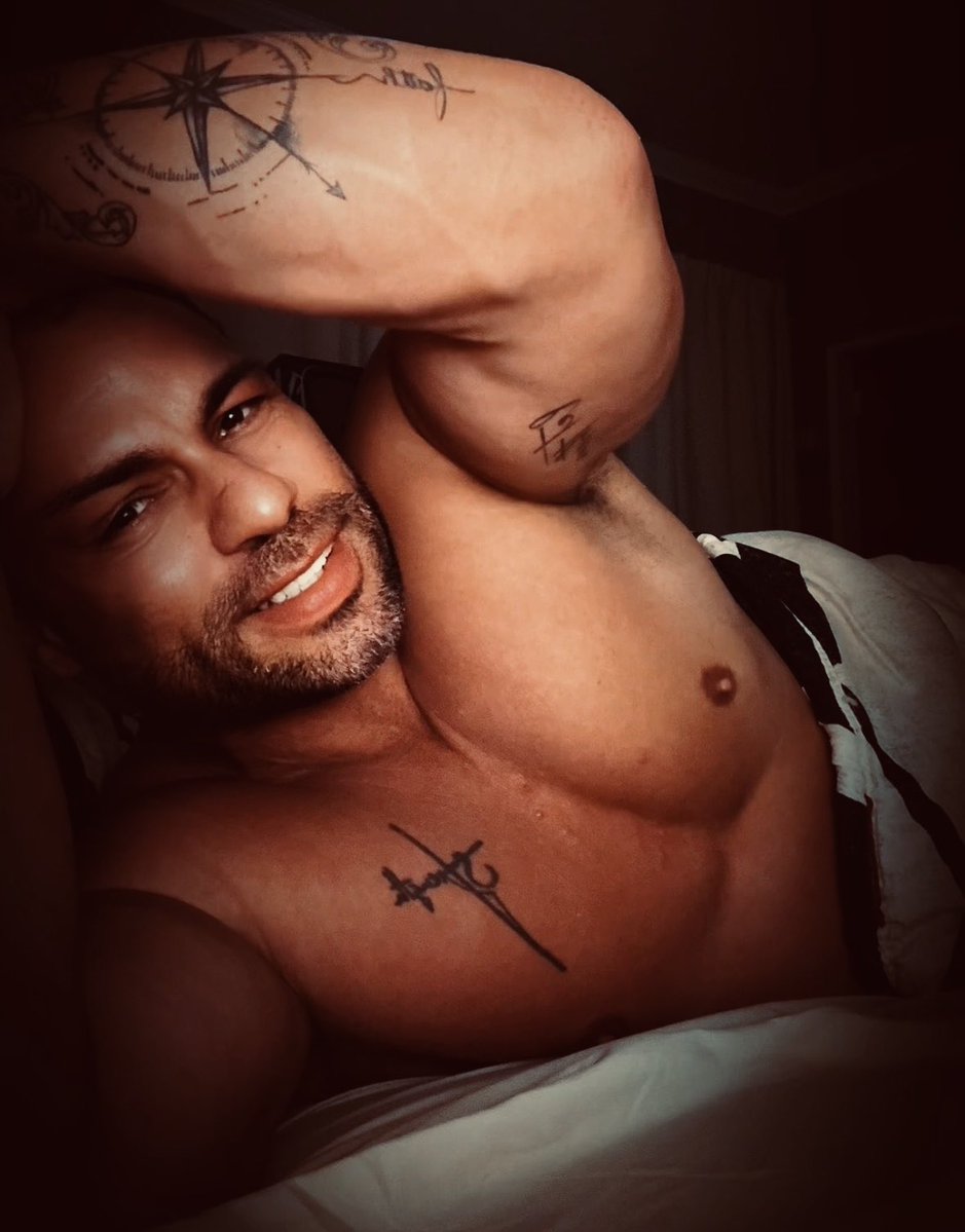 Exclusively_Adi tweet media