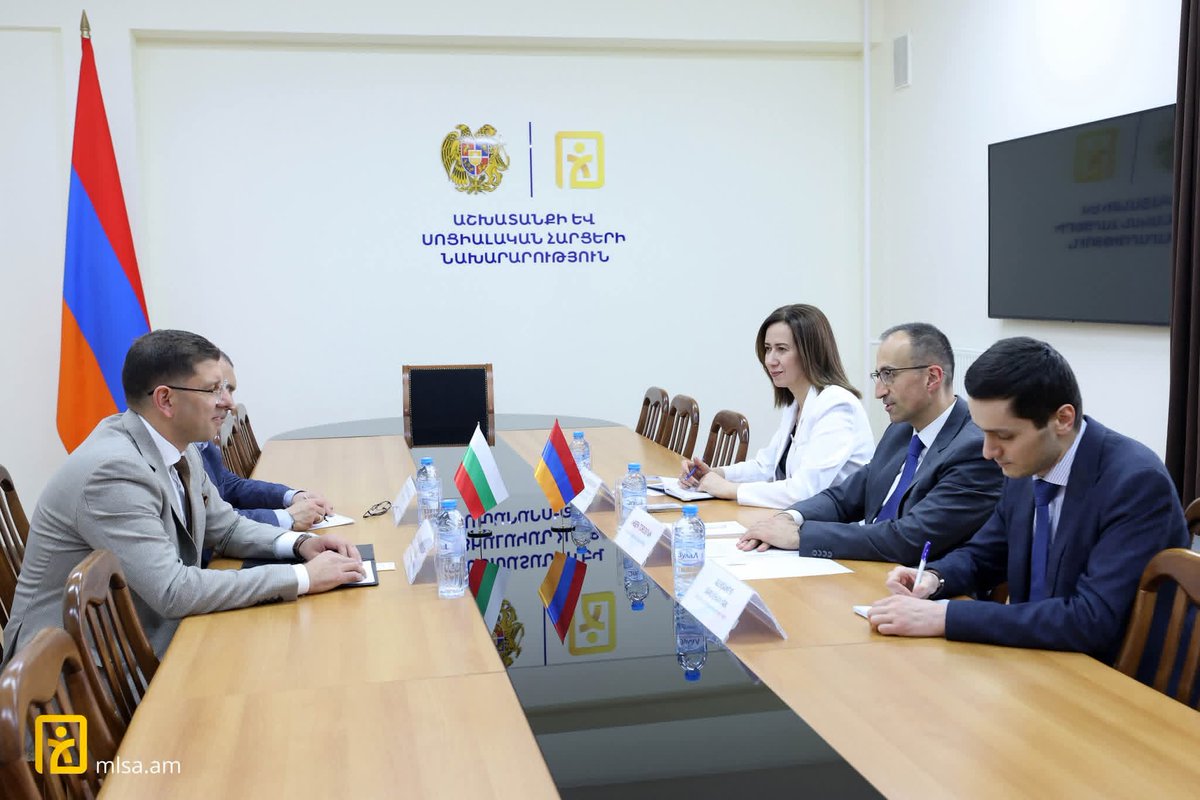MLSA_Armenia's tweet photo. Minister @ArsenTorosyan met with Bulgaria’s Ambassador Nikola Nikolov.
​Discussions focused on:
✅ Labor migration &amp; workforce development
✅ Armenia's transition to a labor-importing country
✅ Expanding job market opportunities for foreign specialists. https://t.co/7qCZr0aQOQ