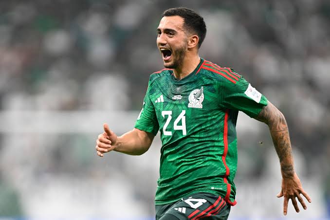 #CruzAzul 🚨🚂
Luis Chaves no llegara a Cruz Azul. Es una jugada del representante para encarecer un jugador y llevar acabo un estira y afloja con el equipo que realmente se intereso en el

Cruz Azul prioriza reforzar la central y la las laterales y desde luego cubrir alguna baja