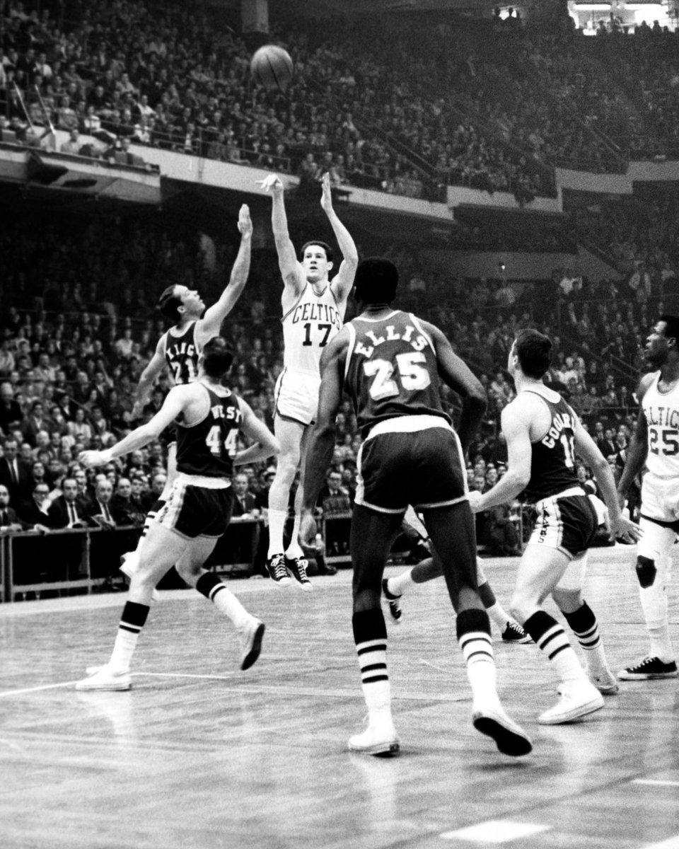 NBABrasil's tweet image. Há 60 anos (28/04/1966), o Boston Celtics conquistava seu 8º título consecutivo da NBA e 9º no total! 🍀 Eles venceram os Lakers no Jogo 7 por 95x93! 🏆

#NBAHistory #MMNBA #NBAFinals