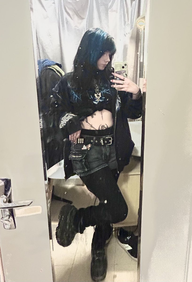 eli’🧛🏻♀️ tweet media