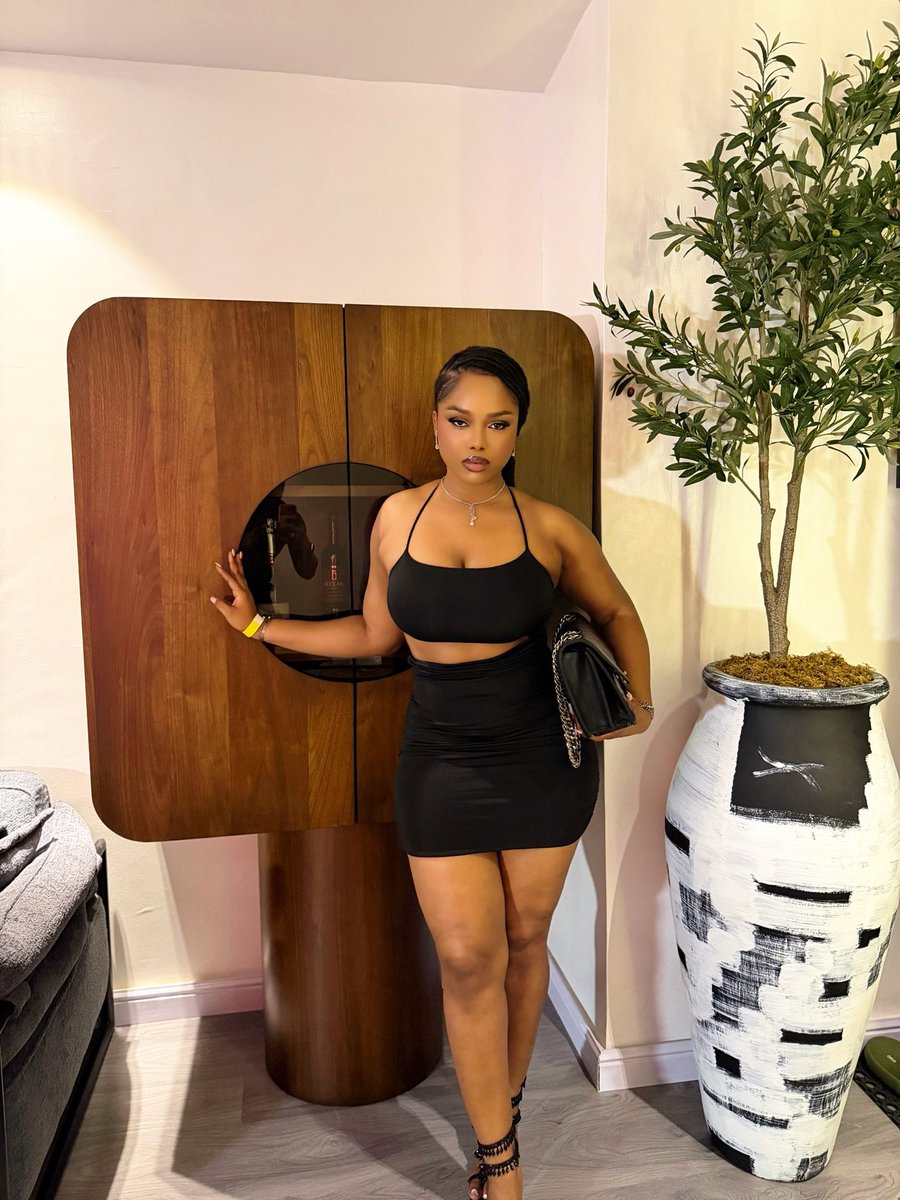 Marietta_gold03's tweet image. Nelly and Onyeka Fans 🤣🤣🤣🤣🤣🤣🤣🤣🤣
What a time to be alive 💃💃💃💃

God of WanniXHandi
God of KasToria💃💃💃💃🔥🔥

What happened to NELIKA sismance in the potopoto 🤣🤣🤣🤣🤣🤣 

#BBNaija
