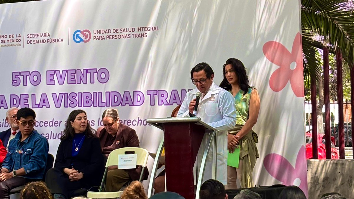 YaajMexico's tweet photo. 🩵🫂🩷 Reconocemos y felicitamos a el @DrHugoCornu, director de la #USIPT y a @AriadneOyuki, Coordinadora comunitaria, por sostener este espacio que es referencia de cuidado, acompañamiento y garantía de derechos para nuestras comunidades trans y no binarias. https://t.co/hYjOmq4HDp