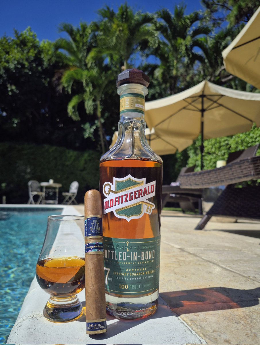 keepmovin2020's tweet image. The 19th hole is open.🥃⛳️
@TommyBahama
@oldfitzbourbon
#SouthFlorida 🏊‍♀️🌞🌴
#CIGARLIFE 🔥💨