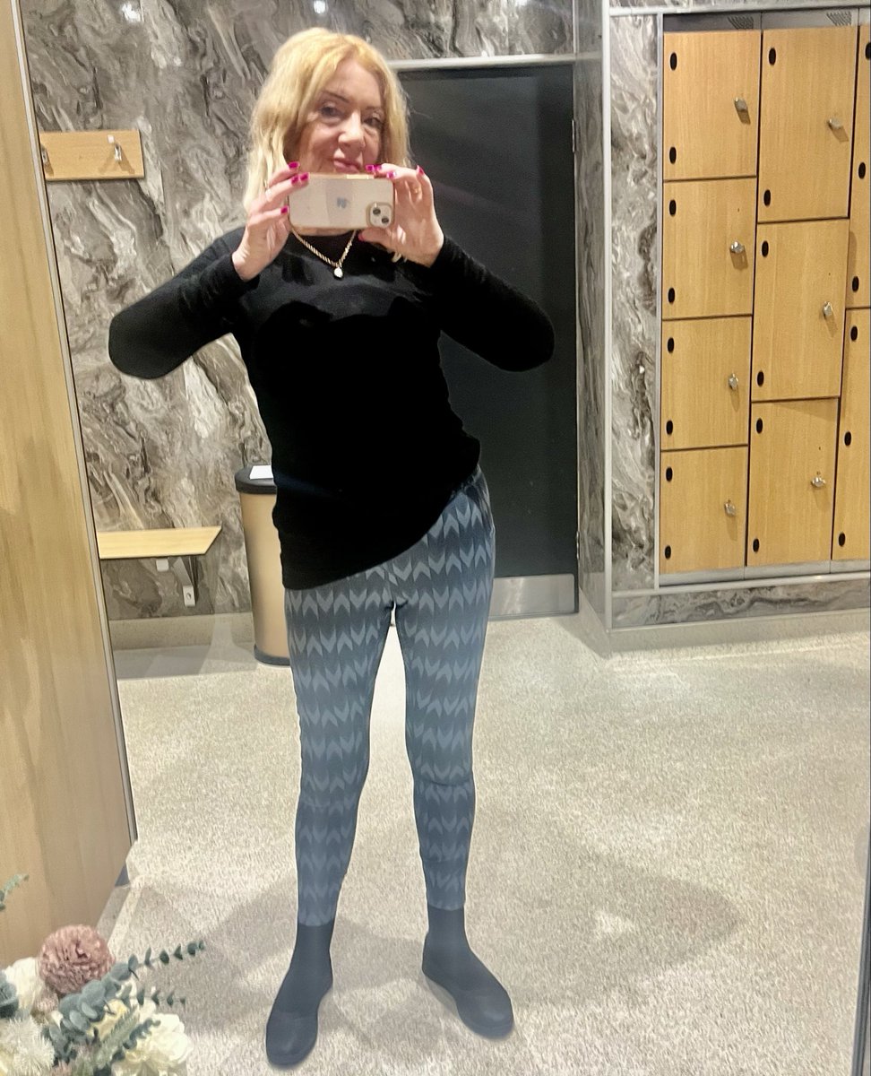 ShesfromWales's tweet image. Time spent at the gym is time well spent … full of positive energy here and peeps doing their best🏴󠁧󠁢󠁷󠁬󠁳󠁿💖good for the body and soul ❤️#tuesdaymotivation #fitness #gyms #positiveenergy #moveyourbody #northwales
#justdoit #timewellspent #thephotomode
