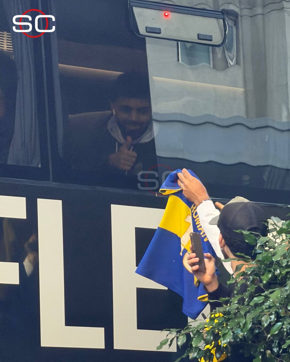 ¡Gabigol aprobó la camiseta de Boca en Argentina!