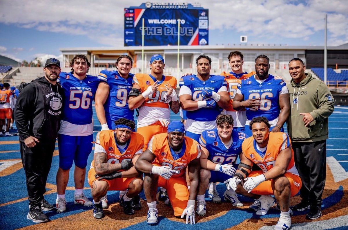 coachfrankmaile's tweet image. “God put people in your life for a reason and others for a season” 
So Grateful to have these men for both in my life. ￼￼￼#OnTheHunt This Season ￼✊🏾 #BuiltDifferent