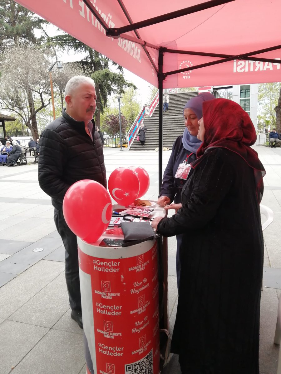 btpakcaabat's tweet photo. Bugün Akçaabat Atatürk Parkı'nda kadın kollarımızın düzenlediği stand çalışmamızı gerçekleştirdik. Katılım oldukça yüksekti. Hemşehrilerimize teşekkür ediyoruz. https://t.co/xhJipJx2he